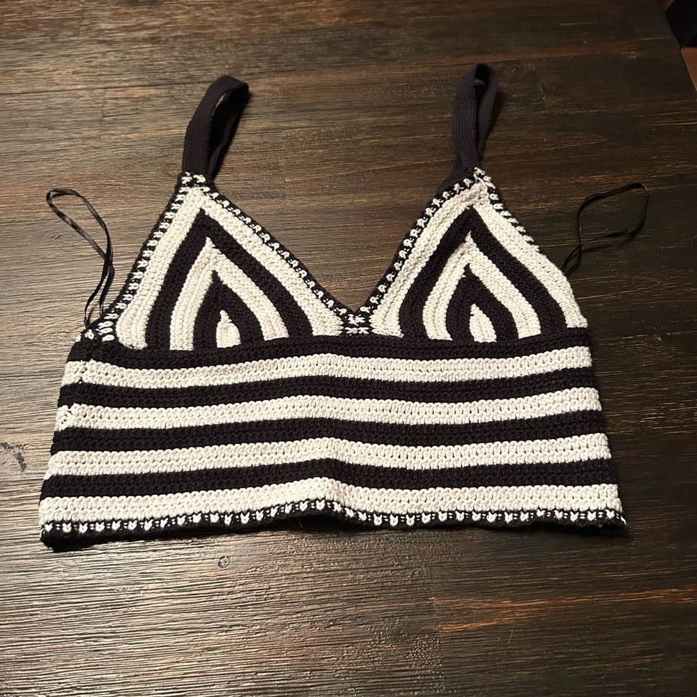 Crotchet type top